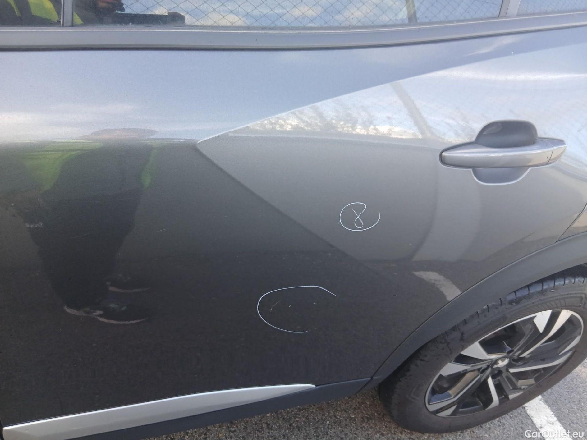  Peugeot  2008 PEUGEOT  / 2019 / 5P / todoterreno Allure Pack BlueHDI 81kW (110CV) (AC) #15