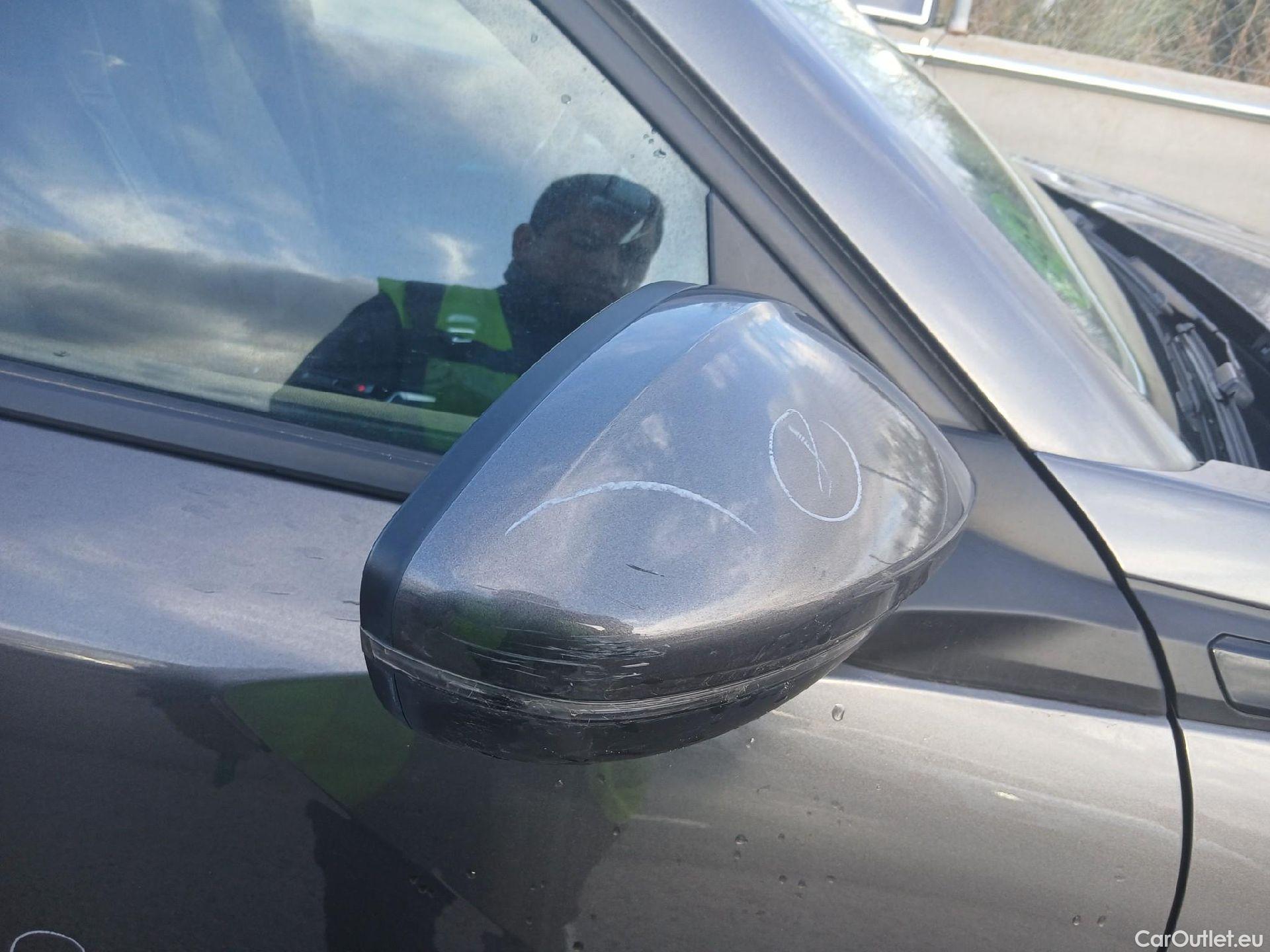  Peugeot  2008 PEUGEOT  / 2019 / 5P / todoterreno Allure Pack BlueHDI 81kW (110CV) (AC) #23