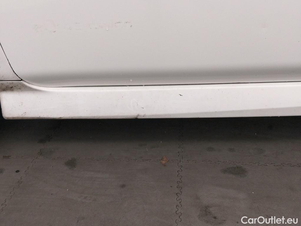  Nissan  Leaf NISSAN  / 2017 / 5P / berlina con portón 40kWh N-Connecta #13