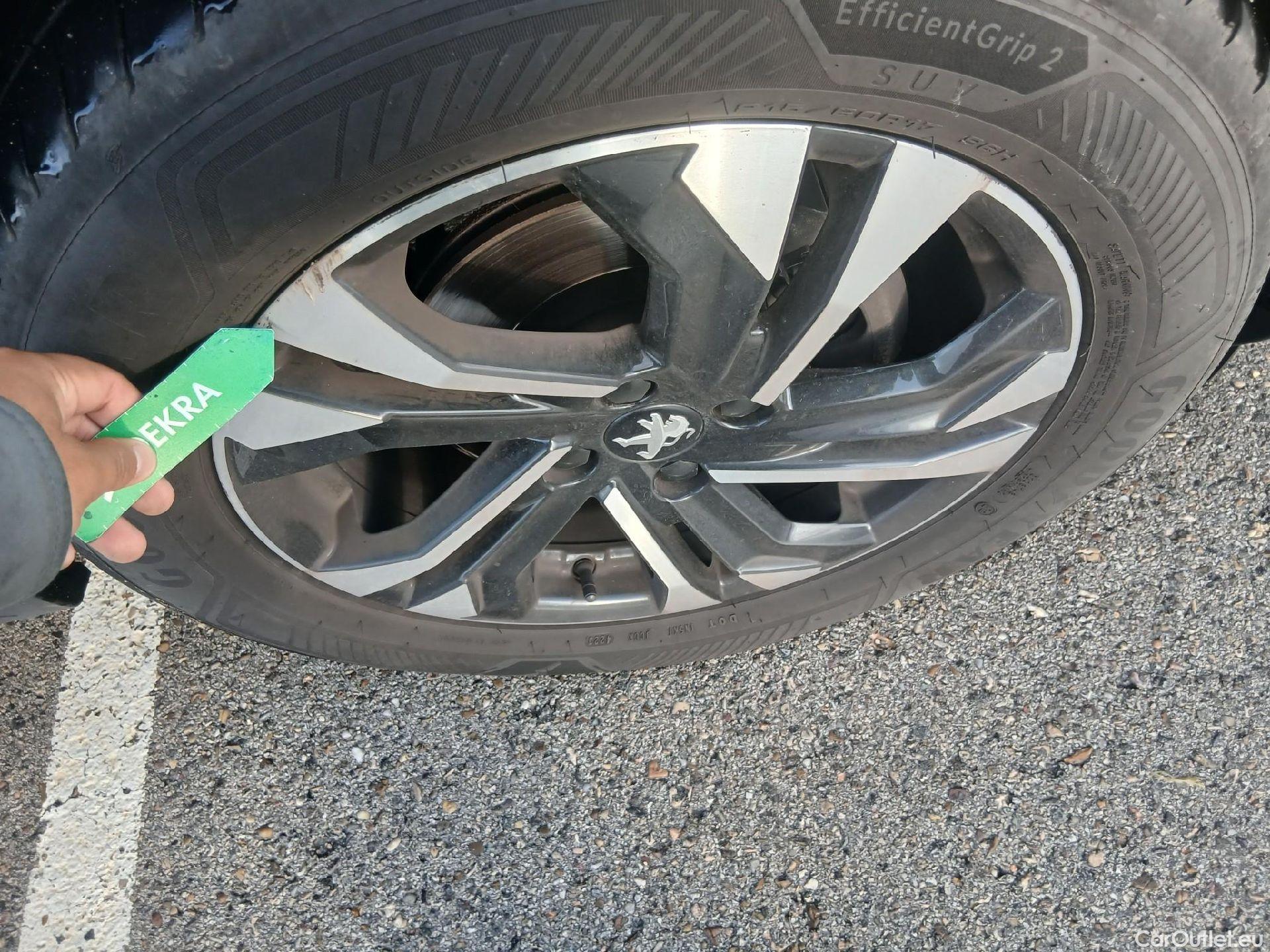  Peugeot  2008 PEUGEOT  / 2019 / 5P / todoterreno Allure Pack BlueHDI 81kW (110CV) (AC) #28