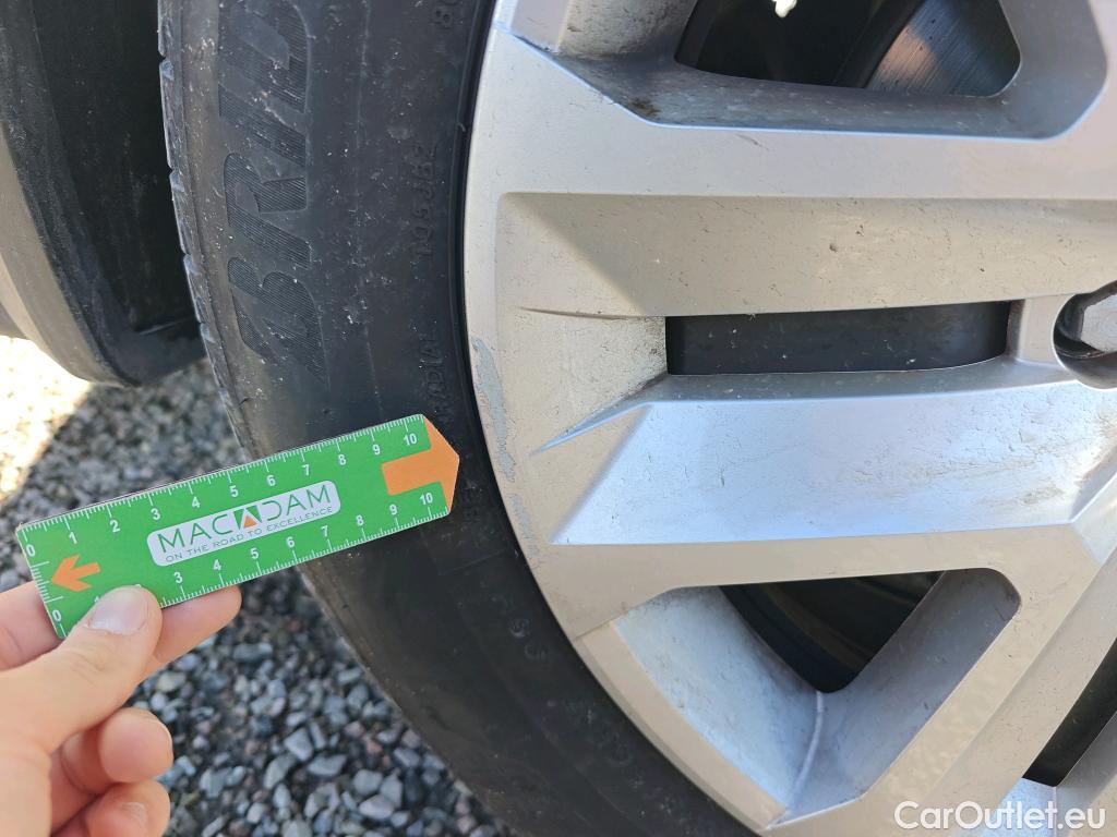  Renault  Captur RENAULT  / 2019 / 5P / todoterreno Intens TCe 90 (AC) #54