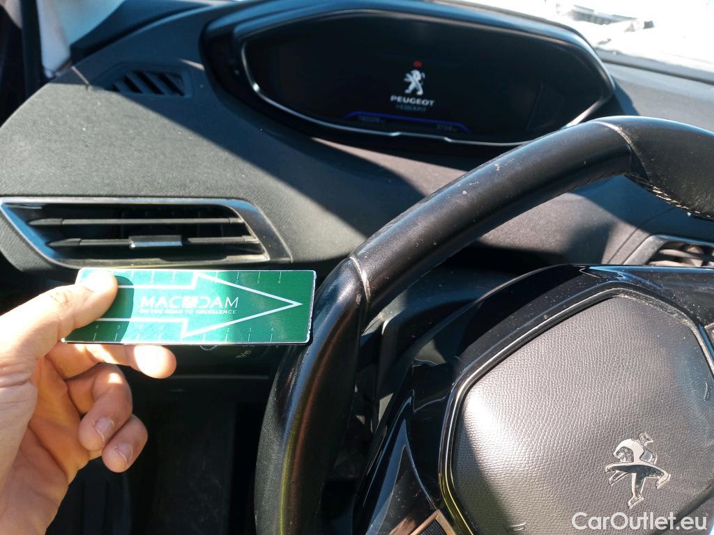  Peugeot  3008 PEUGEOT  / 2016 / 5P / todoterreno 1.5 BlueHDi 96kW (130CV) S&S Allure EAT8 #23