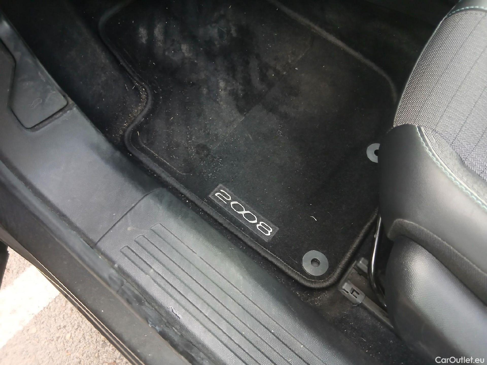  Peugeot  2008 PEUGEOT  / 2019 / 5P / todoterreno Allure Pack BlueHDI 81kW (110CV) (AC) #2