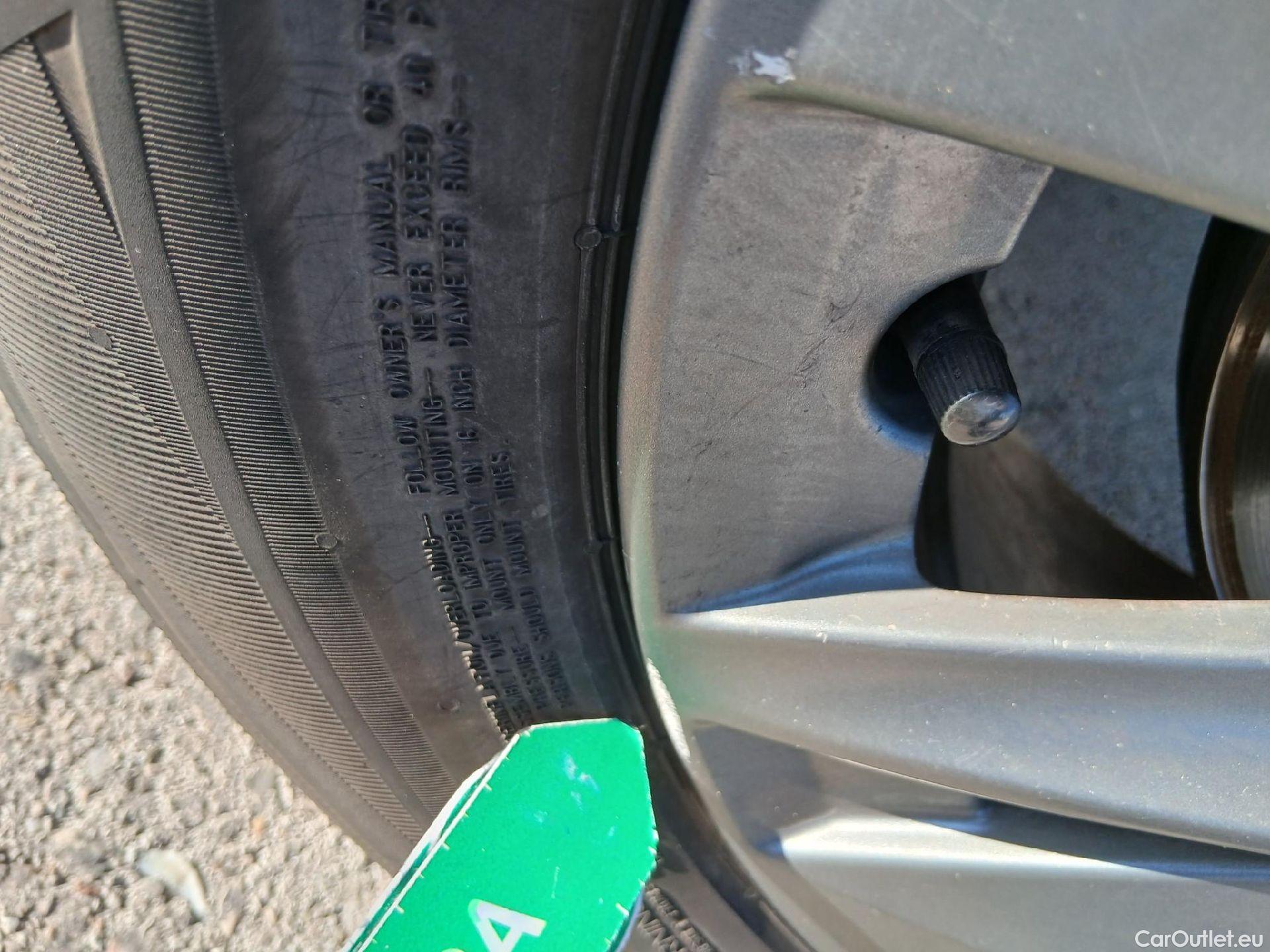  Peugeot  2008 PEUGEOT  / 2019 / 5P / todoterreno Active Pack BlueHDI 81kW (110CV) #8