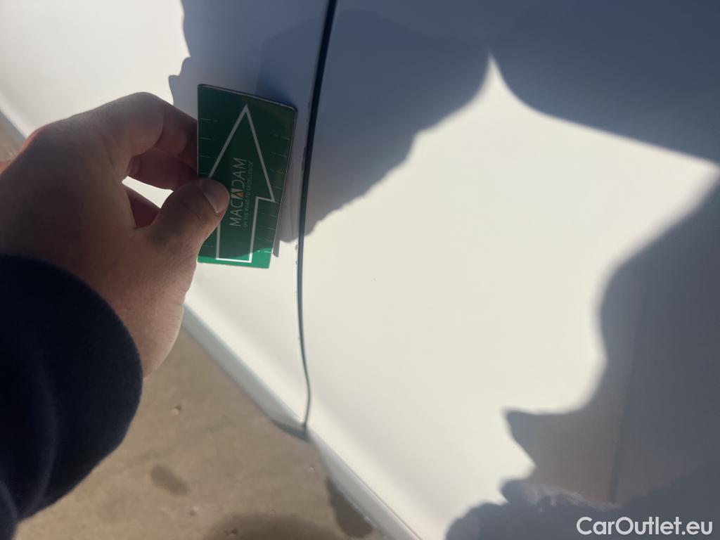  Peugeot  2008 PEUGEOT  / 2019 / 5P / todoterreno Allure Pack Puretech 130 S&S EAT8 (AC) #2