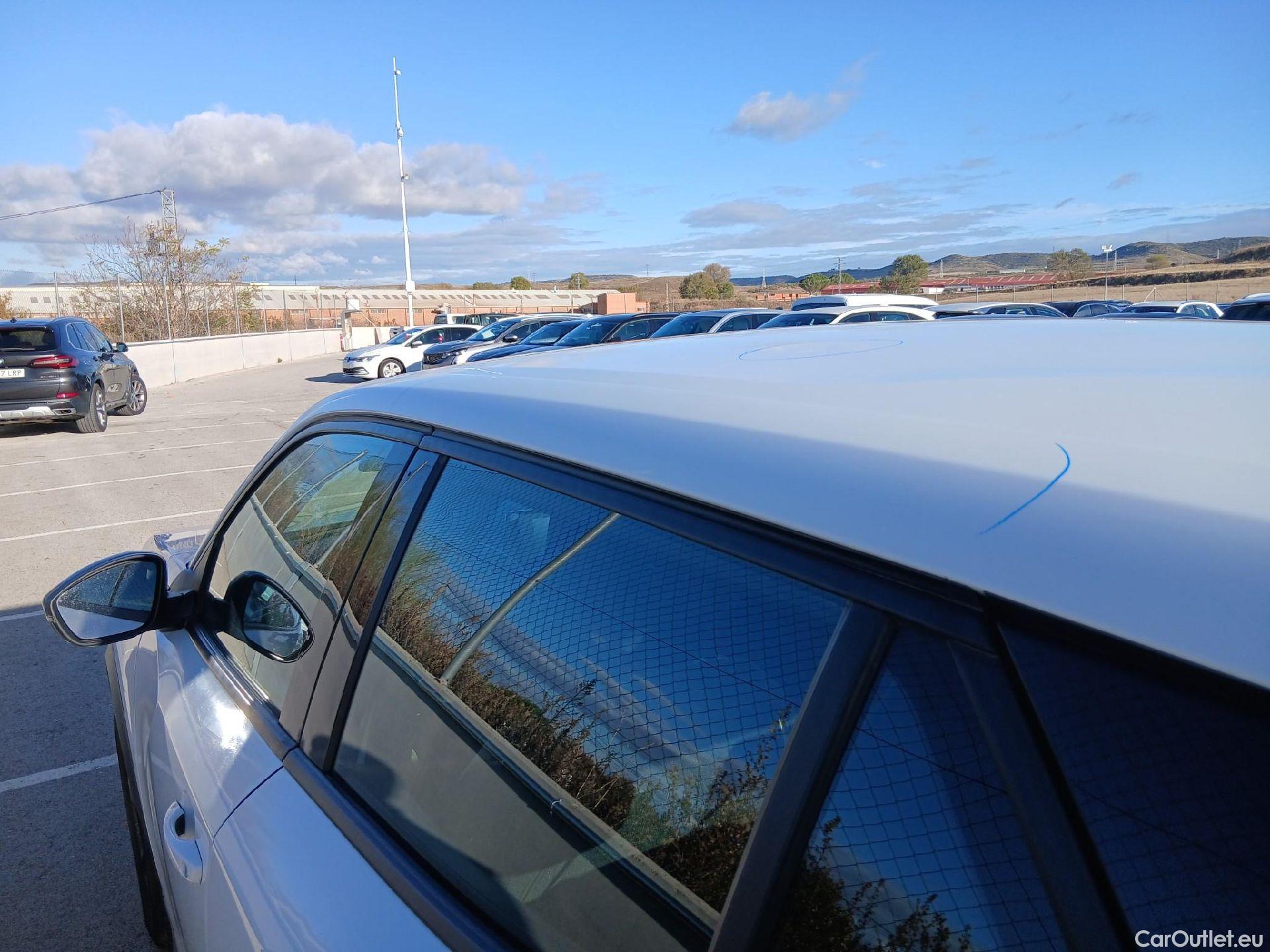  Peugeot  2008 PEUGEOT  / 2019 / 5P / todoterreno Active Pack BlueHDI 81kW (110CV) #20