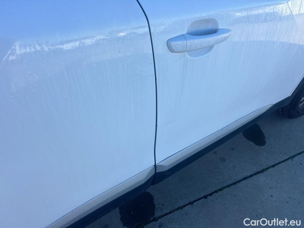  Peugeot  2008 PEUGEOT  / 2019 / 5P / todoterreno Allure Pack Puretech 130 S&S EAT8 (AC) #3