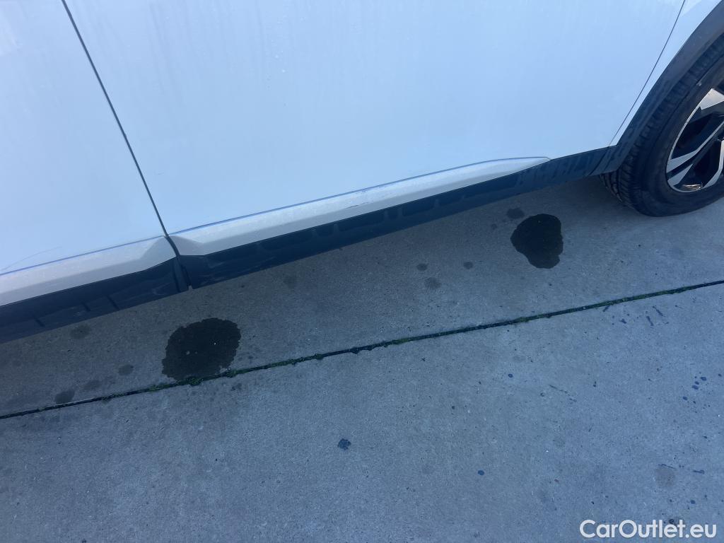  Peugeot  2008 PEUGEOT  / 2019 / 5P / todoterreno Allure Pack Puretech 130 S&S EAT8 (AC) #17