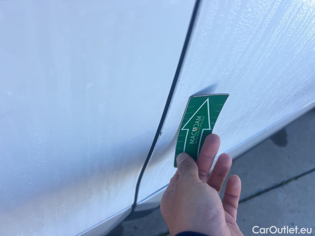  Peugeot  2008 PEUGEOT  / 2019 / 5P / todoterreno Allure Pack Puretech 130 S&S EAT8 (AC) #4