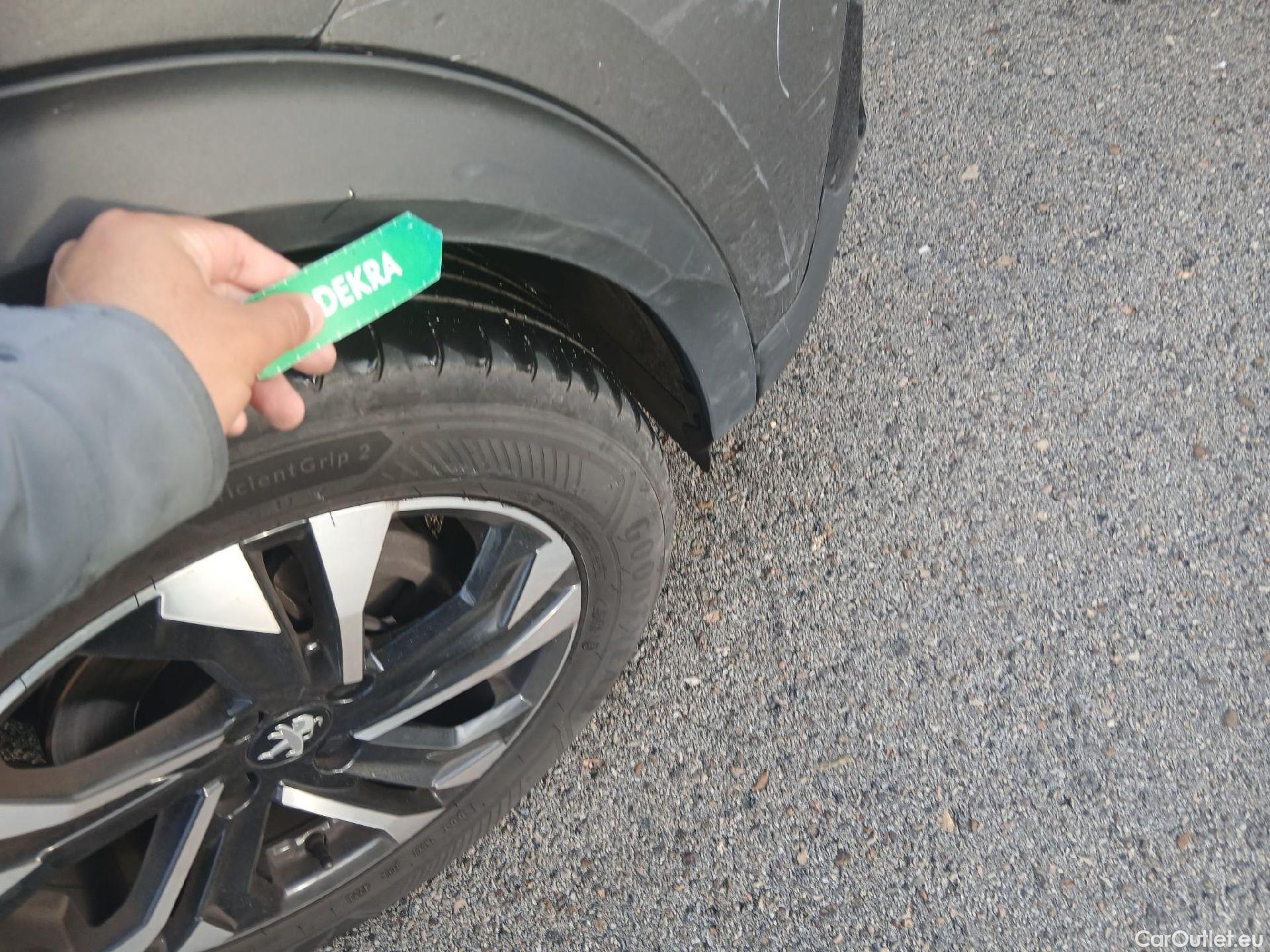  Peugeot  2008 PEUGEOT  / 2019 / 5P / todoterreno Allure Pack BlueHDI 81kW (110CV) (AC) #26