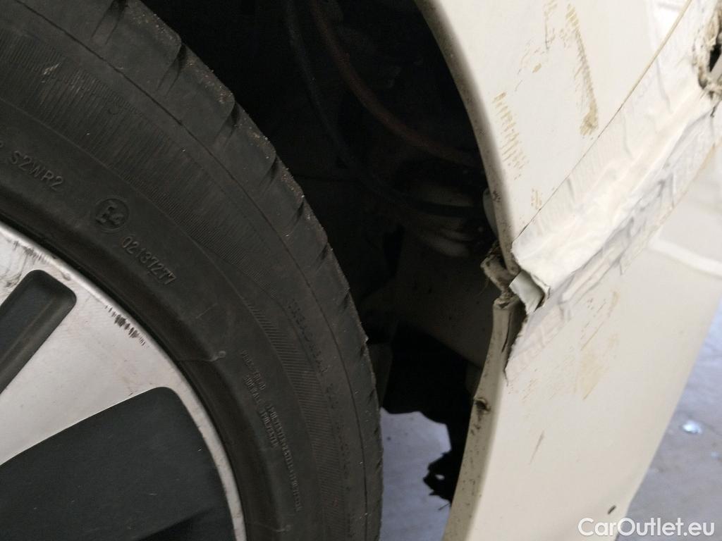  Nissan  Leaf NISSAN  / 2017 / 5P / berlina con portón 40kWh N-Connecta #9