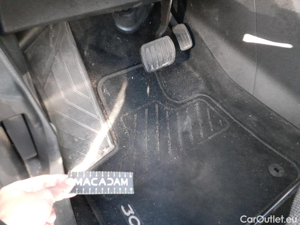  Peugeot  3008 PEUGEOT  Hybrid / 2016 / 5P / todoterreno 225 e-EAT8 Allure #31