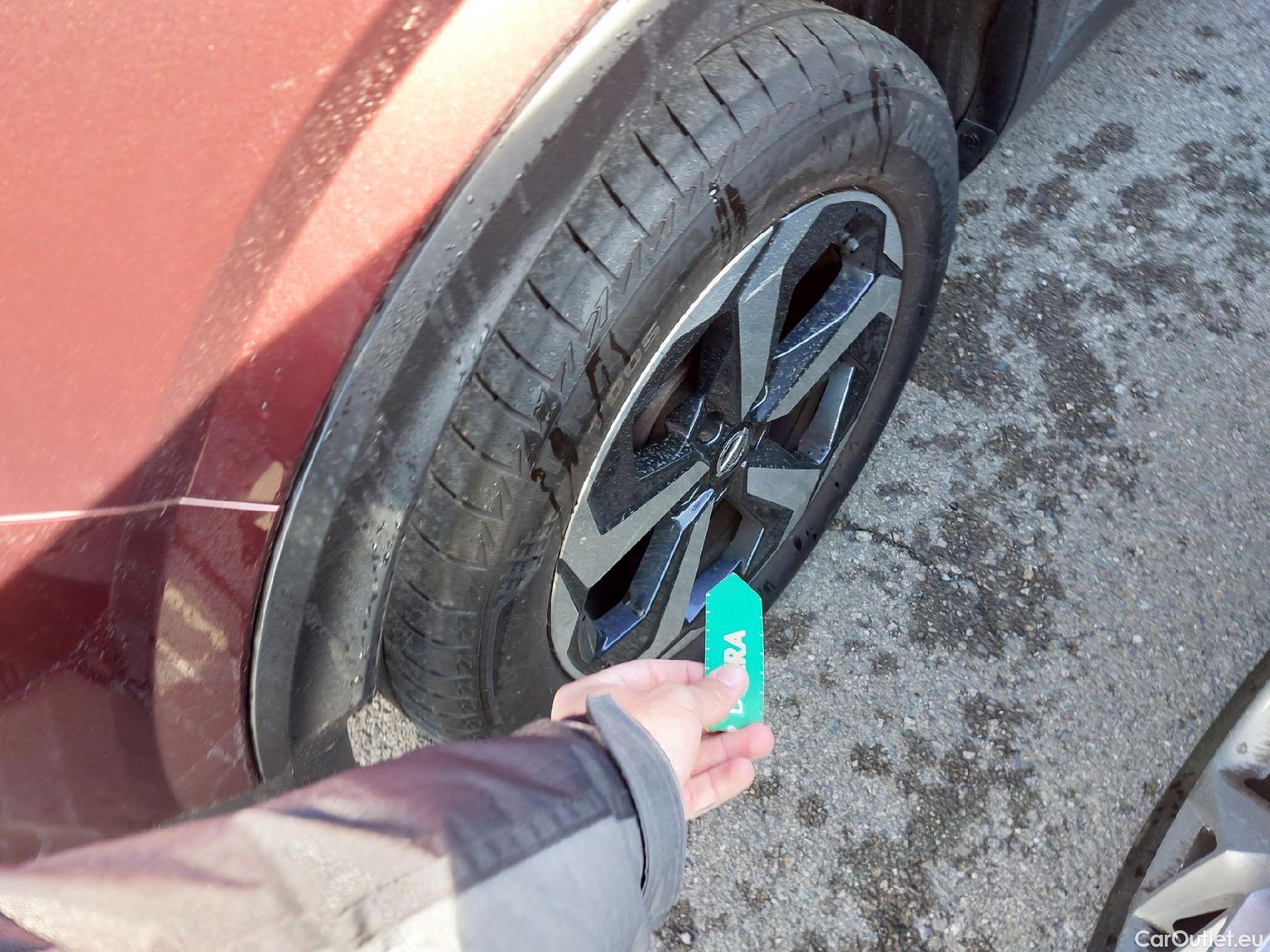  Nissan  Qashqai NISSAN  / 2021 / 5P / todoterreno DIG-T 103kW (140CV) mHEV 4x2 N-Connecta #4