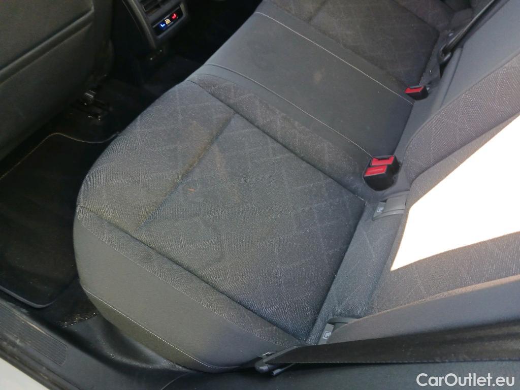  Volkswagen  Golf  VOLKSWAGEN / 2020 / 5P / berlina con portón Life 1.0 eTSI 81kW (110CV) DSG #9