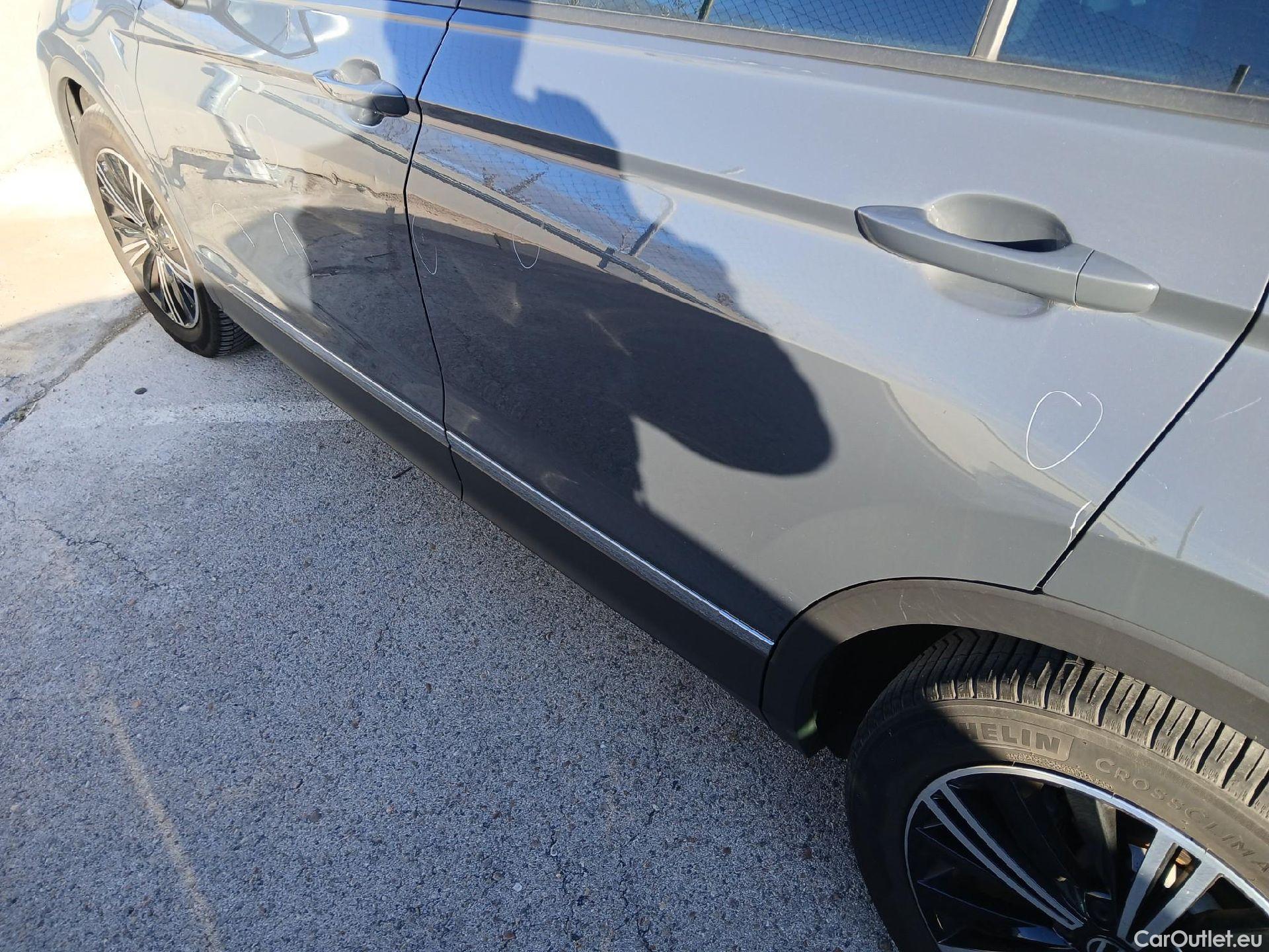  Volkswagen  Tiguan VOLKSWAGEN  / 2020 / 5P / todoterreno Life 2.0 TDI 110kW (150CV) DSG #18