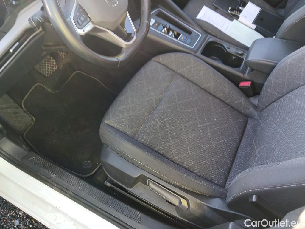  Volkswagen  Golf  VOLKSWAGEN / 2020 / 5P / berlina con portón Life 1.0 eTSI 81kW (110CV) DSG #10