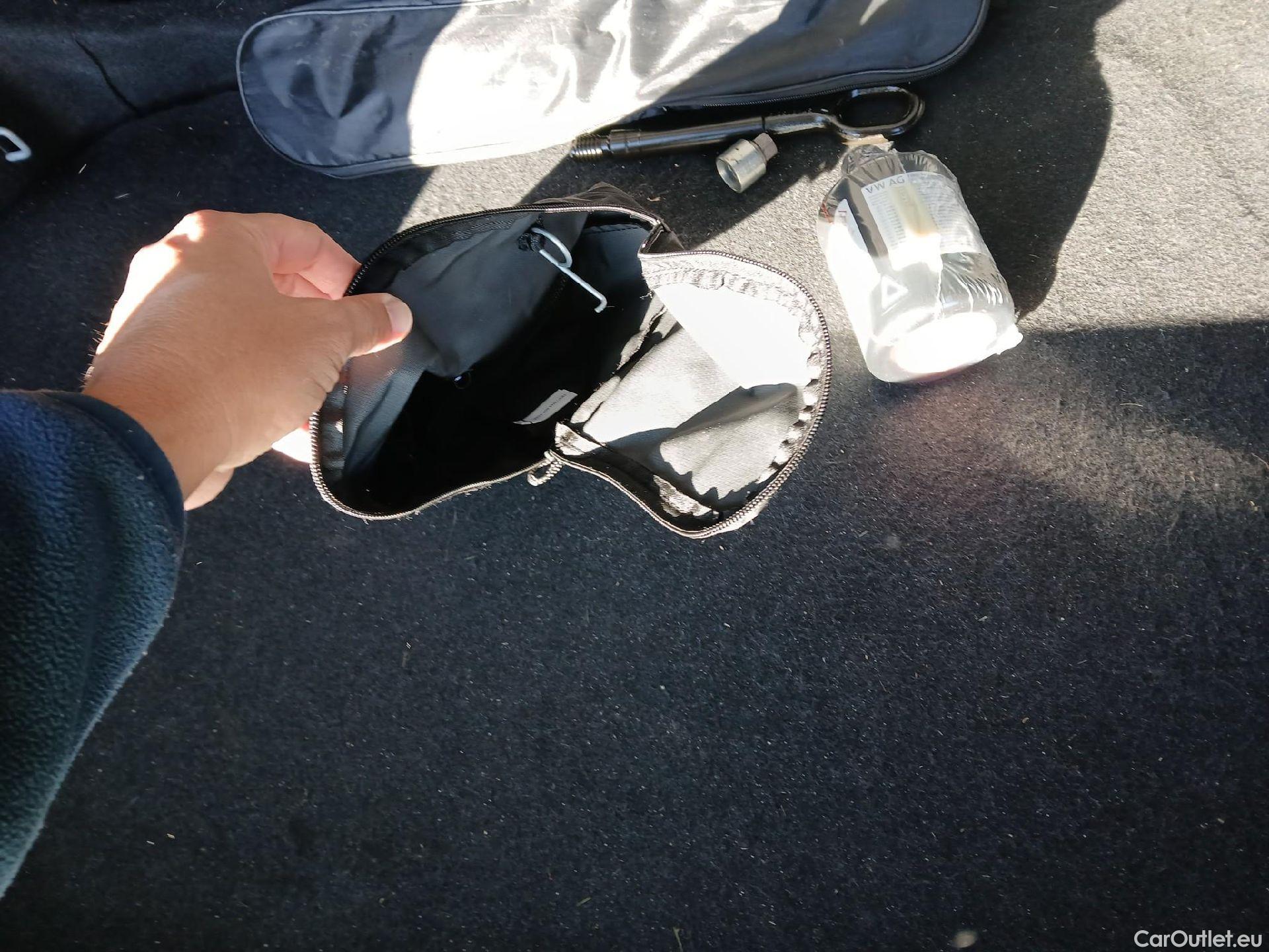  Volkswagen  Tiguan VOLKSWAGEN  / 2020 / 5P / todoterreno Life 2.0 TDI 110kW (150CV) DSG #2