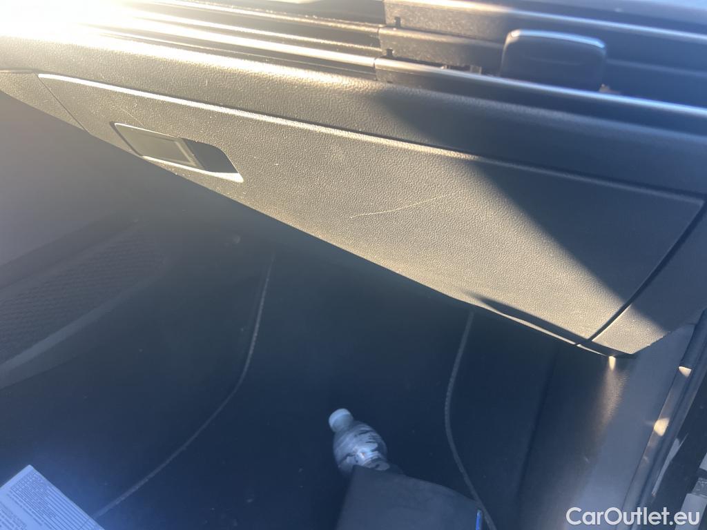  Volkswagen  Golf  VOLKSWAGEN / 2020 / 5P / berlina con portón Life 2.0 TDI 85kW (115CV) #1