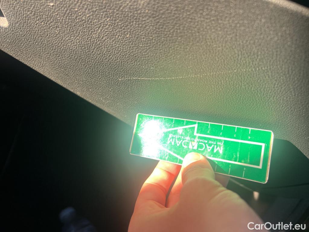  Volkswagen  Golf  VOLKSWAGEN / 2020 / 5P / berlina con portón Life 2.0 TDI 85kW (115CV) #2