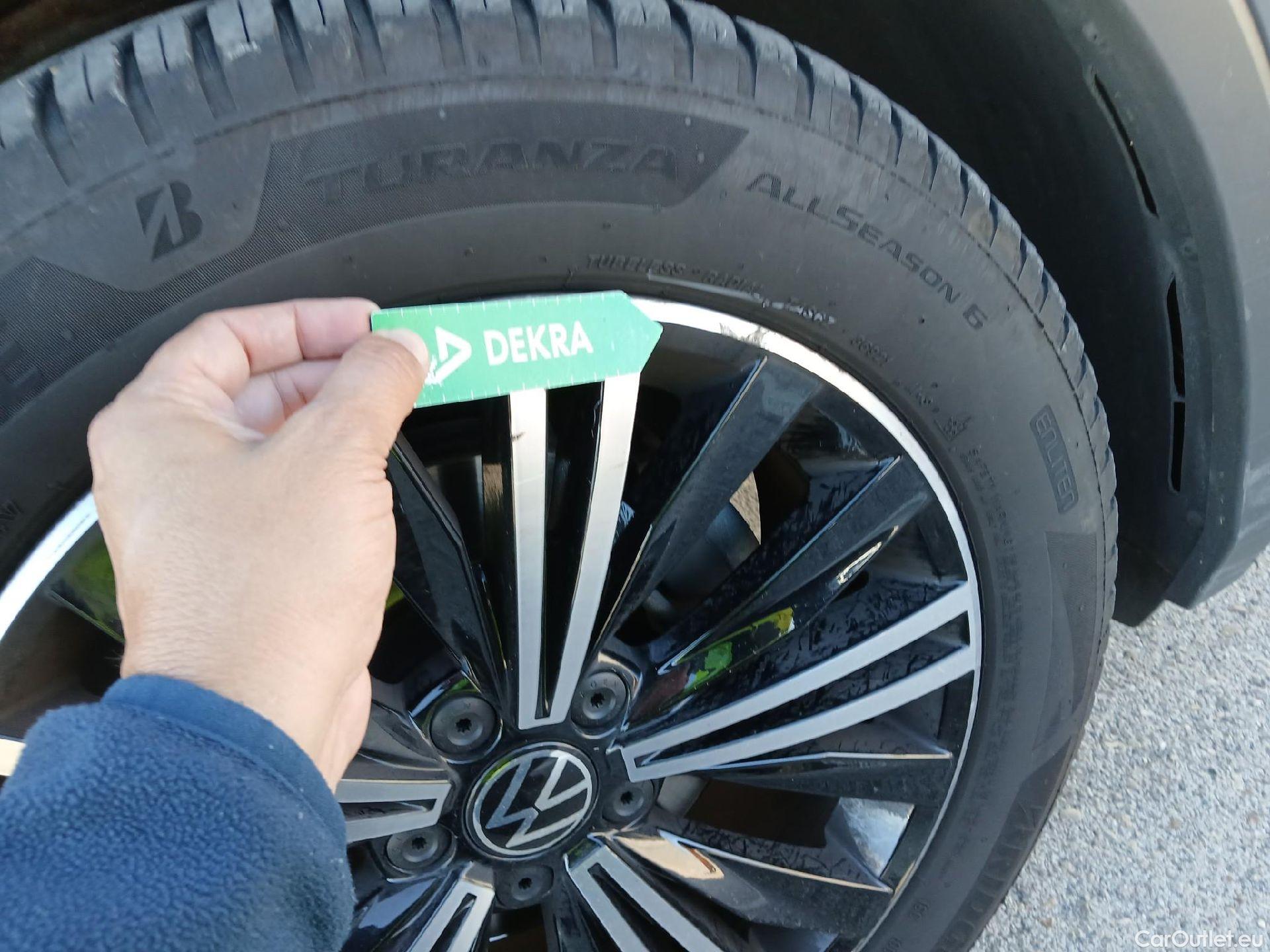  Volkswagen  Tiguan VOLKSWAGEN  / 2020 / 5P / todoterreno Life 2.0 TDI 110kW (150CV) DSG #37