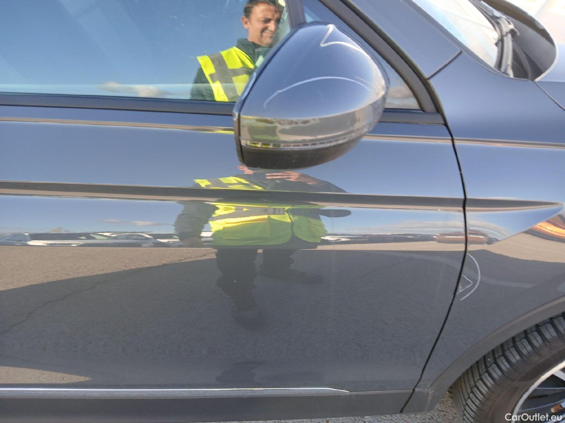  Volkswagen  Tiguan VOLKSWAGEN  / 2020 / 5P / todoterreno Life 2.0 TDI 110kW (150CV) DSG #32