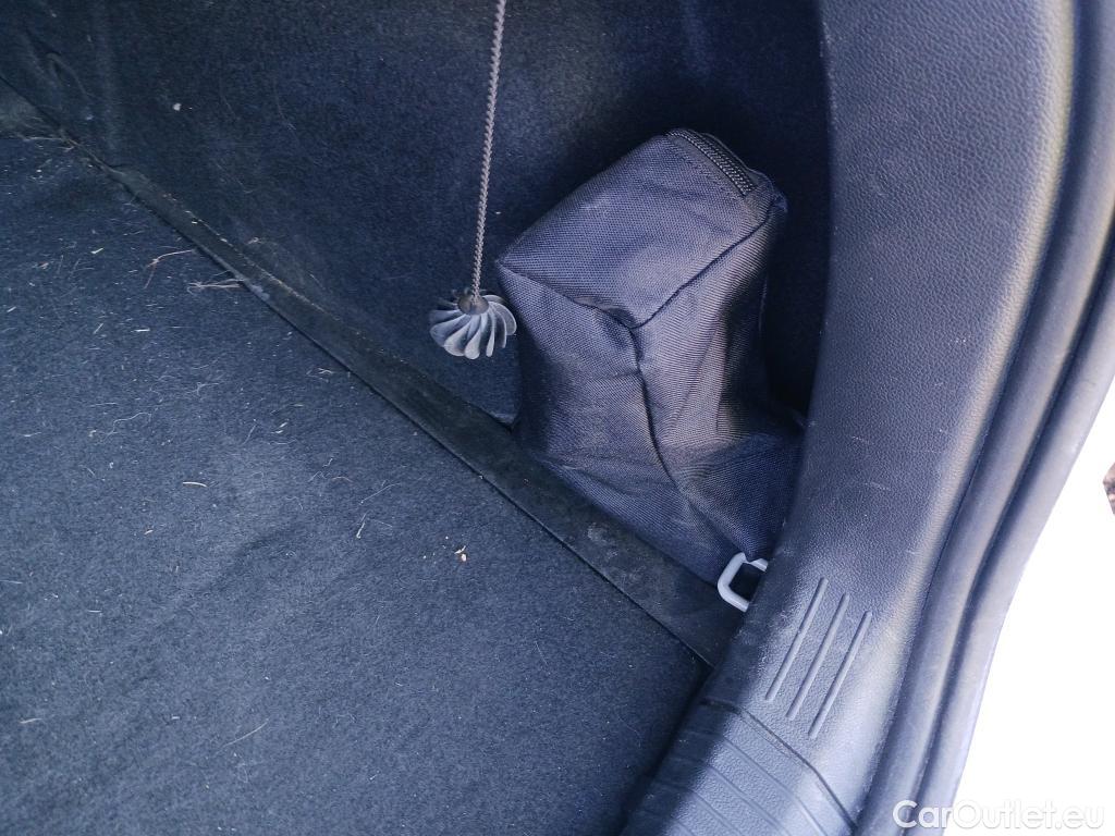  Volkswagen  Golf  VOLKSWAGEN / 2020 / 5P / berlina con portón Life 1.0 eTSI 81kW (110CV) DSG #22