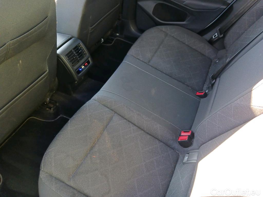  Volkswagen  Golf  VOLKSWAGEN / 2020 / 5P / berlina con portón Life 1.0 eTSI 81kW (110CV) DSG #8