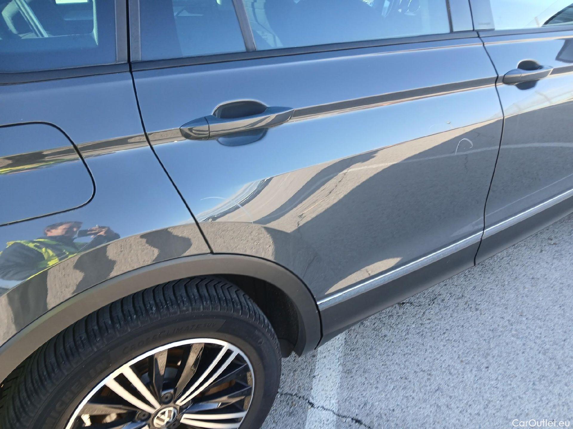  Volkswagen  Tiguan VOLKSWAGEN  / 2020 / 5P / todoterreno Life 2.0 TDI 110kW (150CV) DSG #29