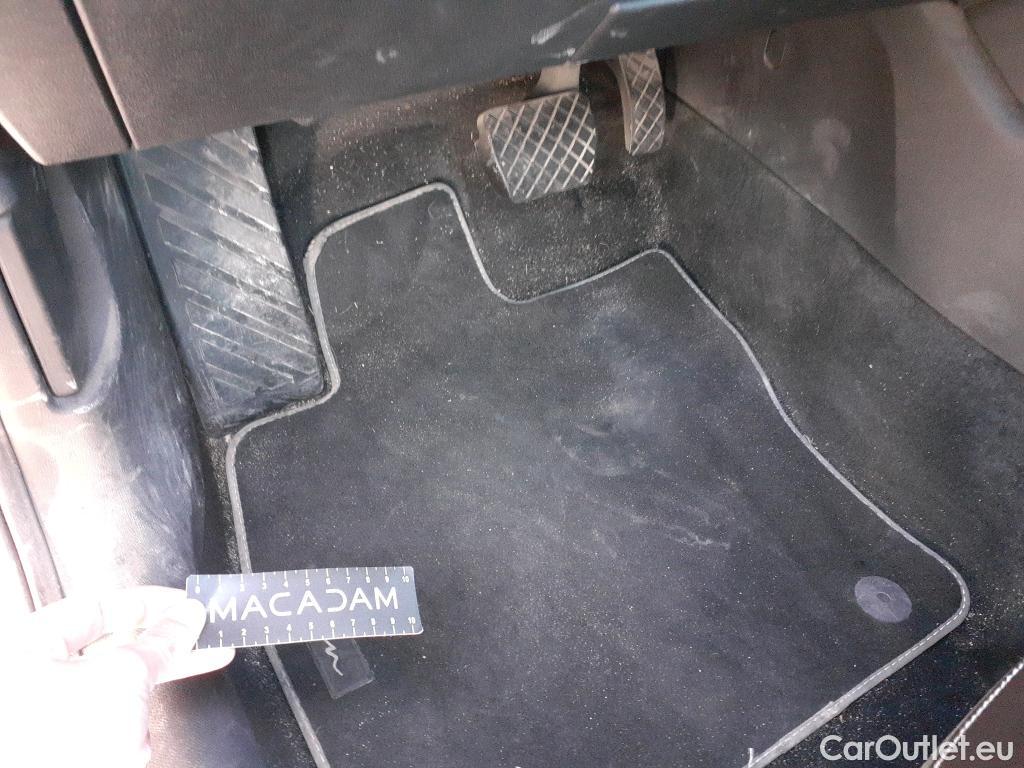  Land Rover  Discovery SEAT Nuevo León / 2020 / 5P / berlina con portón 1.4 e-Hybrid DSG-6 S&S Xcellence Go L (AC) #25