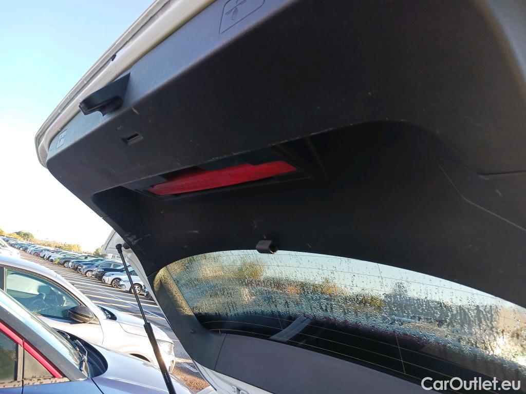  Volkswagen  Golf  VOLKSWAGEN / 2020 / 5P / berlina con portón Life 1.0 eTSI 81kW (110CV) DSG #13