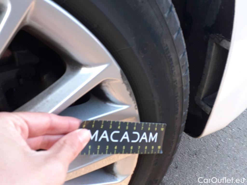  Land Rover  Discovery SEAT Nuevo León / 2020 / 5P / berlina con portón 1.4 e-Hybrid DSG-6 S&S Xcellence Go L (AC) #15