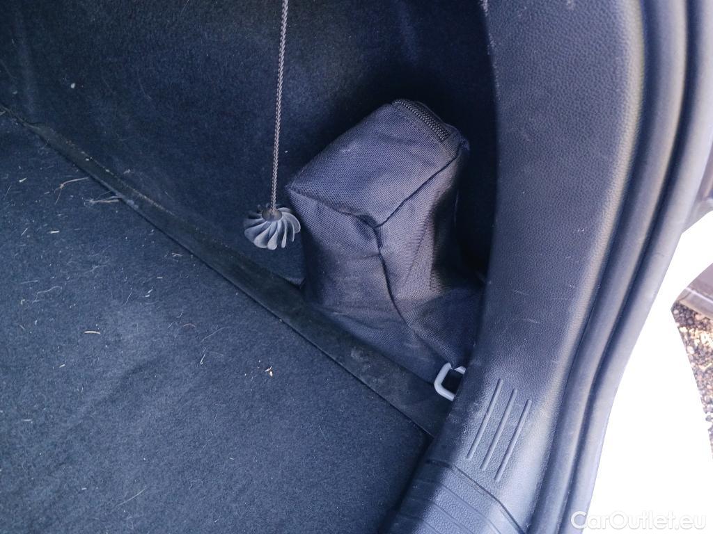  Volkswagen  Golf  VOLKSWAGEN / 2020 / 5P / berlina con portón Life 1.0 eTSI 81kW (110CV) DSG #23