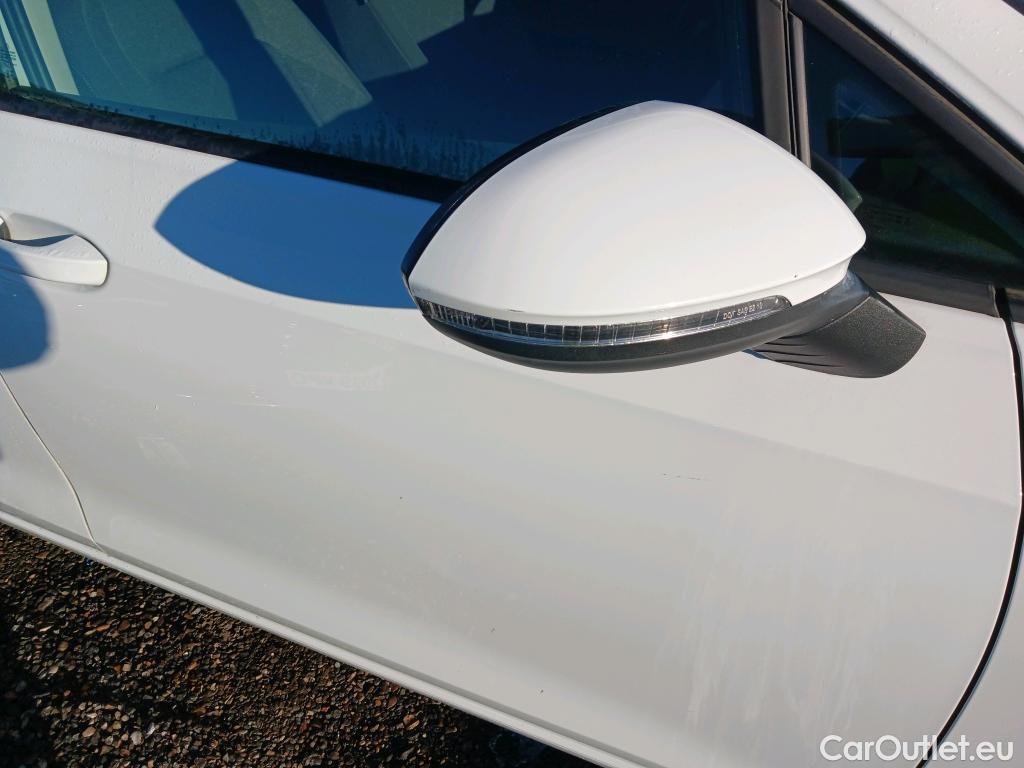  Volkswagen  Golf  VOLKSWAGEN / 2020 / 5P / berlina con portón Life 1.0 eTSI 81kW (110CV) DSG #24