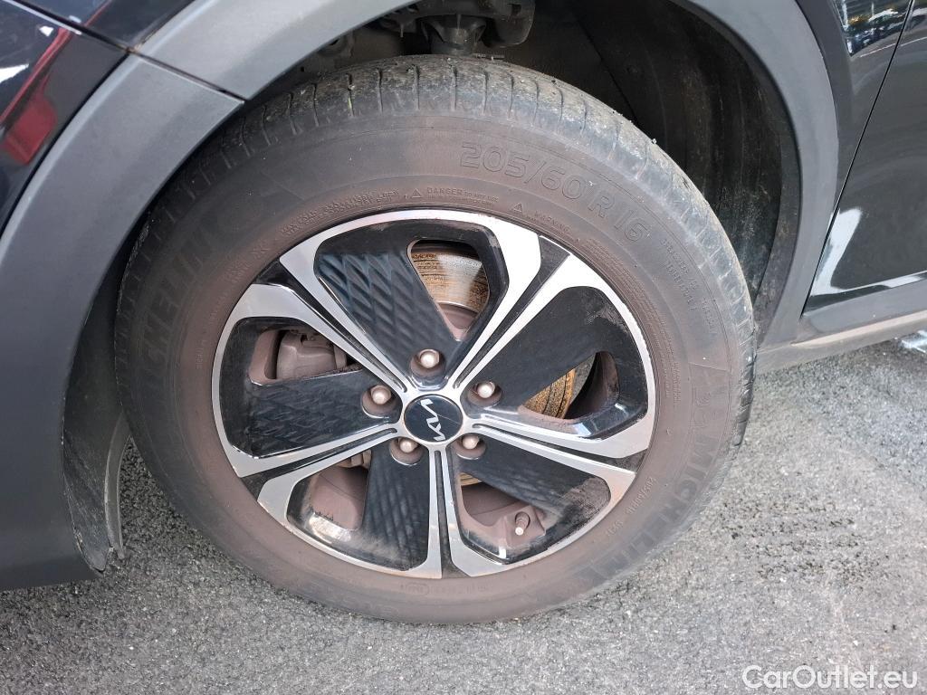  KIA  XCeed KIA  / 2019 / 5P / Crossover 1.6 GDI ISG ISG PHEV ACTIVE BUS DCT6 #4