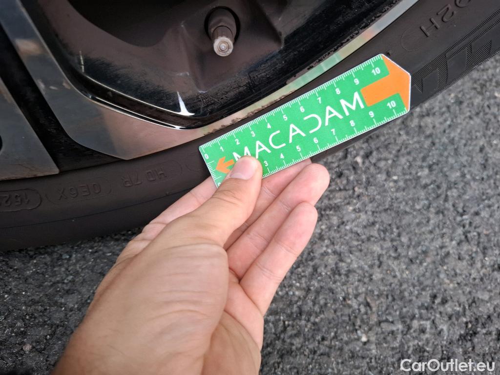  KIA  XCeed KIA  / 2019 / 5P / Crossover 1.6 GDI ISG ISG PHEV ACTIVE BUS DCT6 #8