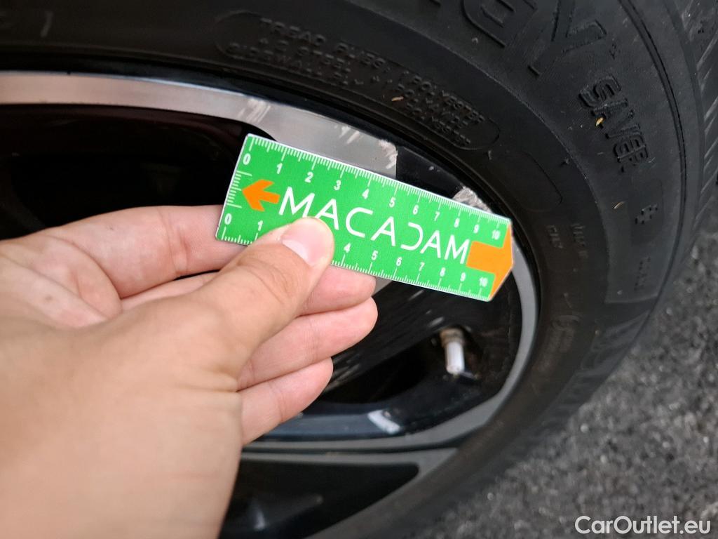  KIA  XCeed KIA  / 2019 / 5P / Crossover 1.6 GDI ISG ISG PHEV ACTIVE BUS DCT6 #20