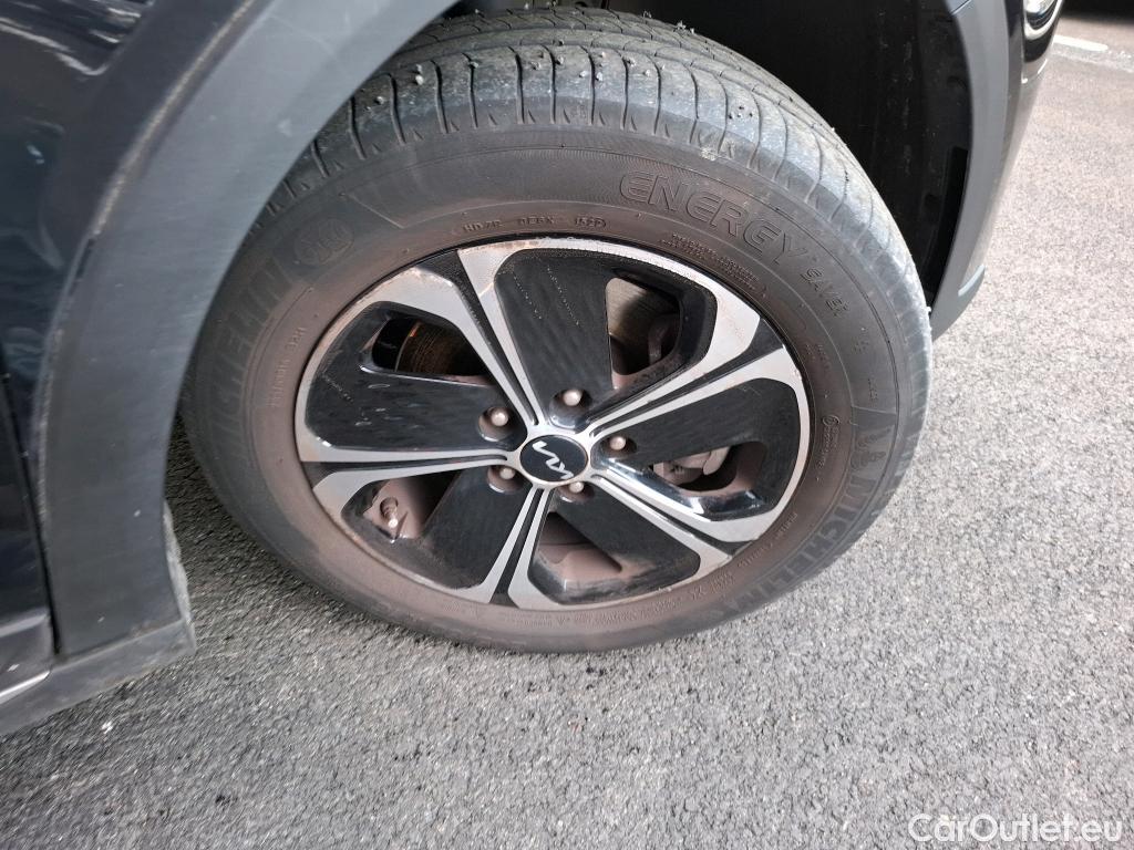  KIA  XCeed KIA  / 2019 / 5P / Crossover 1.6 GDI ISG ISG PHEV ACTIVE BUS DCT6 #9