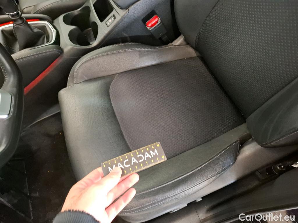  Nissan  Qashqai NISSAN  / 2017 / 5P / Crossover 1.3 DIG-T 140 Tekna #31