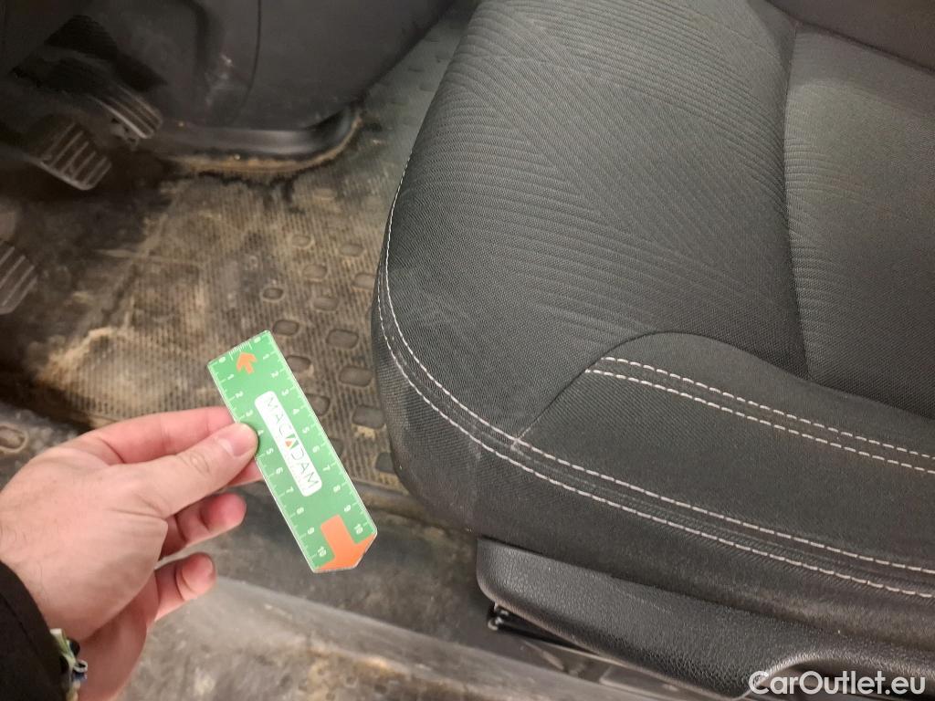  Renault  Trafic  III Fourgon L2H1 3T Grand Confort 2.0 dCi 130CV BVM6 E6d #7