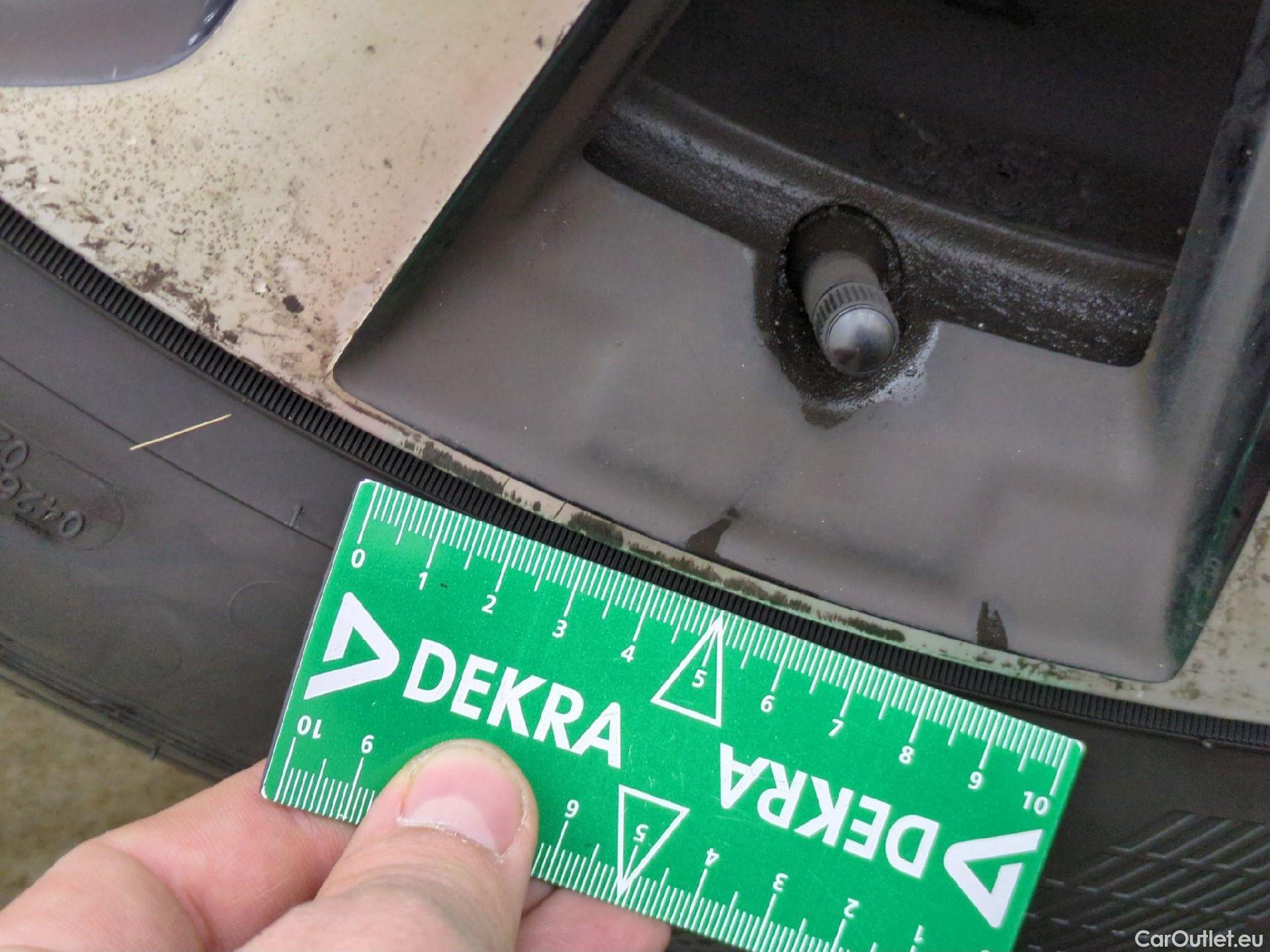  Renault  Espace  V Initiale Paris 2.0 dCi 200CV BVA6 E6dT #15