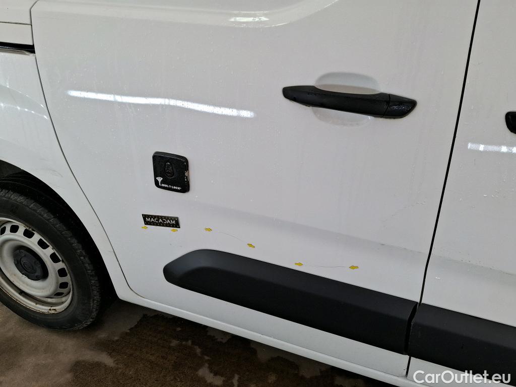  Opel  Combo OPEL  / 2018 / 4P / Fourgonnette 1.5 diesel 100chL1H1/stand CARGO PACK C #48