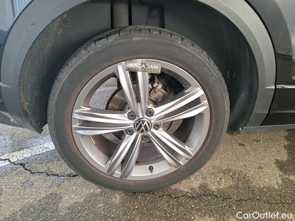  Volkswagen  T-ROC VOLKSWAGEN  / 2017 / 5P / SUV 1.5 TSI 150 EVO R-LINE DSG7 #9