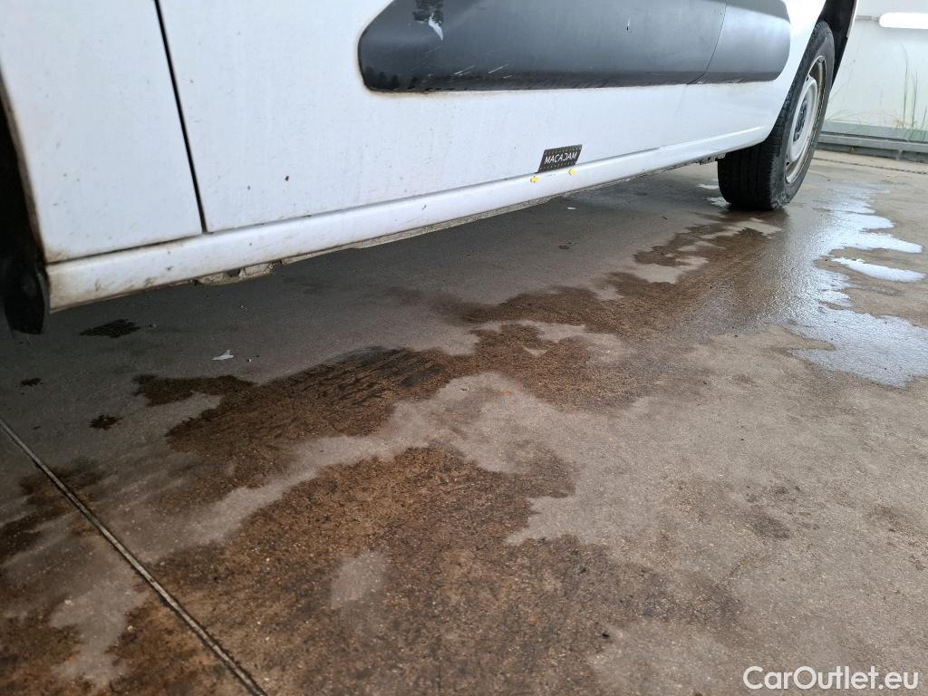  Opel  Combo OPEL  / 2018 / 4P / Fourgonnette 1.5 diesel 100chL1H1/stand CARGO PACK C #30