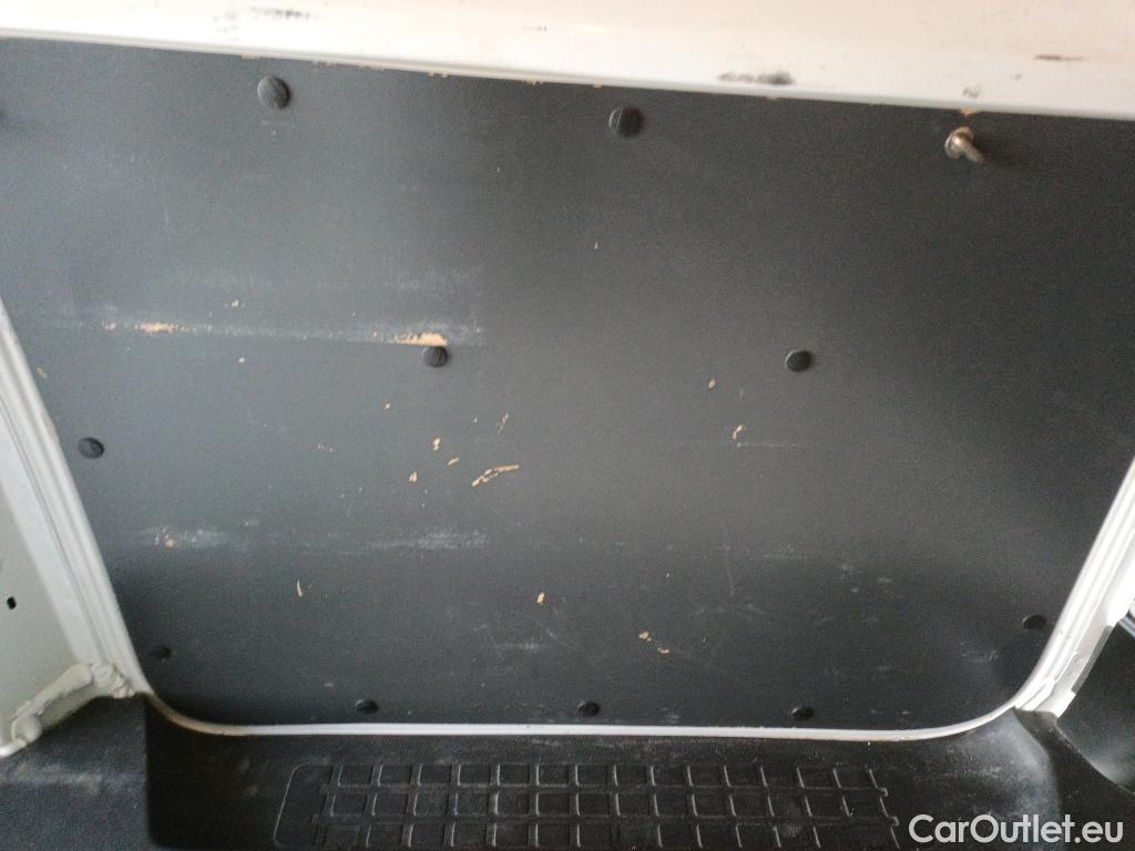  Opel  Vivaro OPEL  / 2019 / 4P / furgón 1.5 Diésel 74kW(100CV)M Std Exp #16