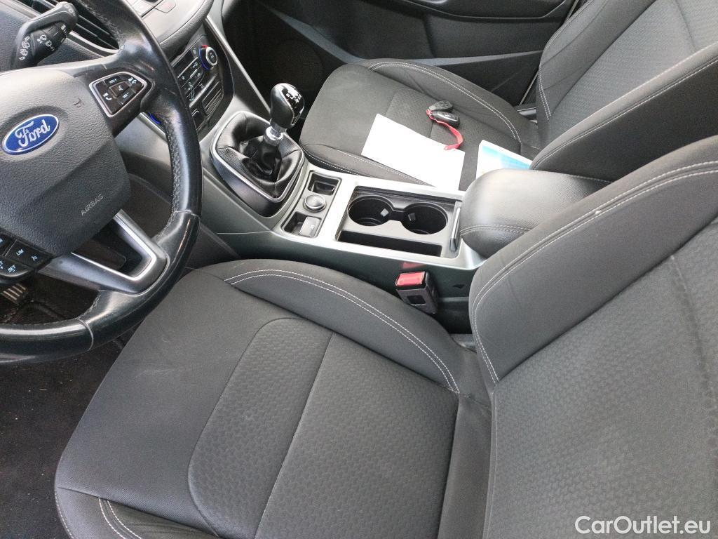  Ford  Kuga FORD  / 2016 / 5P / todoterreno 1.5 EcoBoost 88kW 4x2 Trend+ (CX) #27