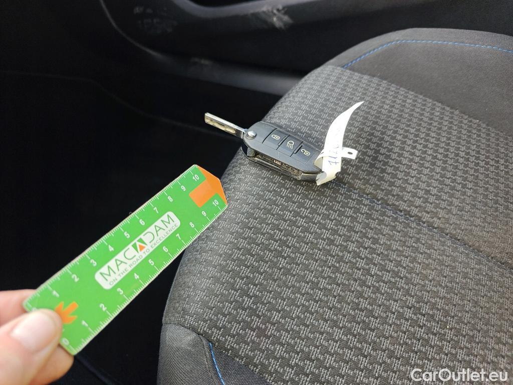  Peugeot  308 PEUGEOT  / 2017 / 5P / berlina con portón 5p Style BlueHDi 130 S&S #1