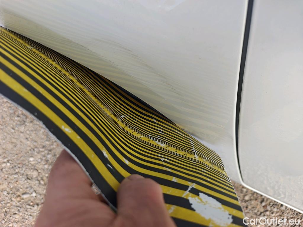  Peugeot  308 PEUGEOT  / 2017 / 5P / berlina con portón 5p Style BlueHDi 130 S&S #4