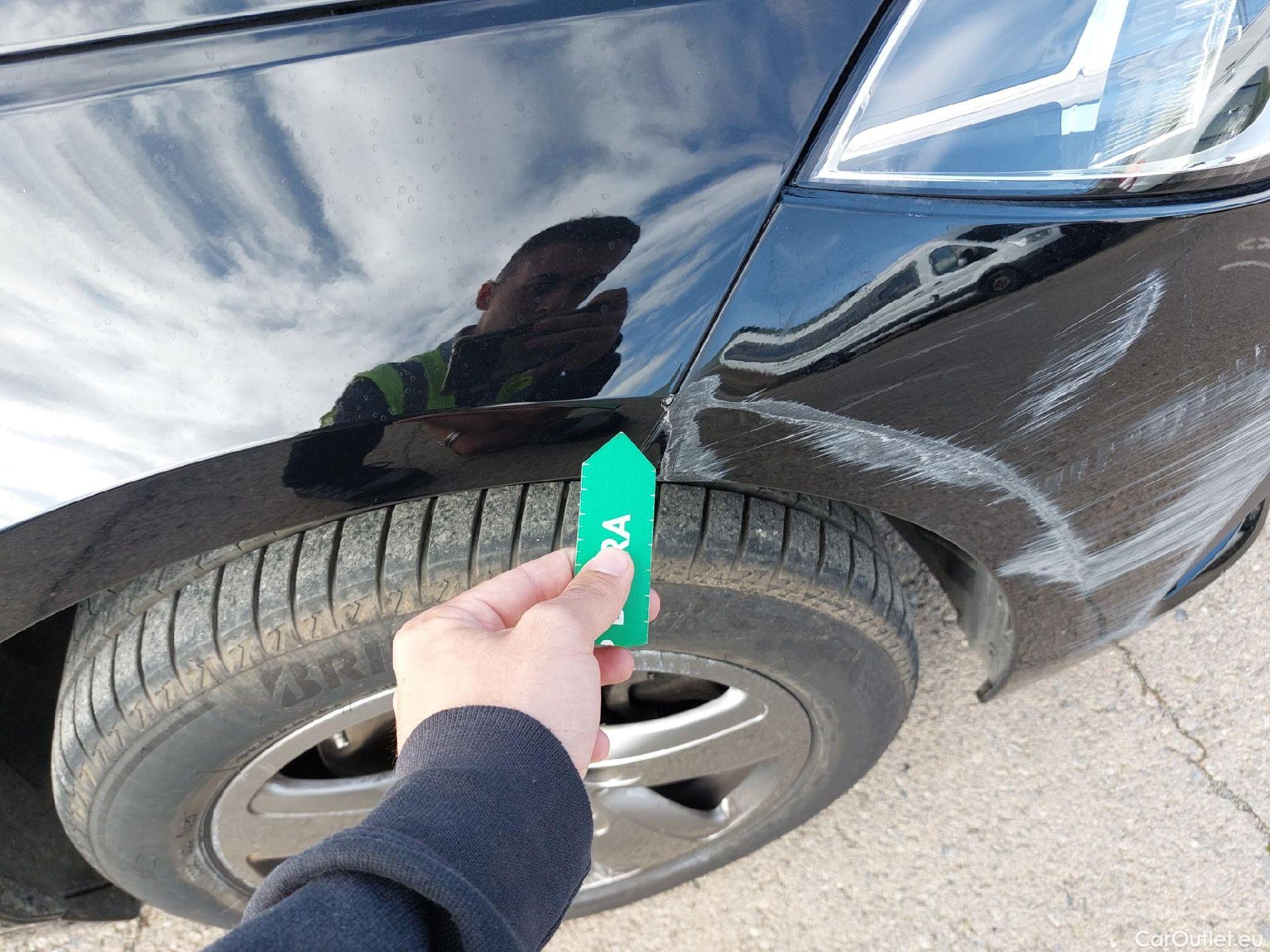  Bmw  Serie 1 BMW  / 2019 / 5P / berlina con portón 118i #37