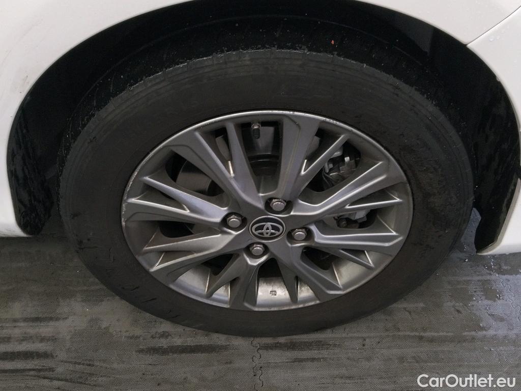  Toyota  Yaris TOYOTA  / 2017 / 5P / berlina con portón 1.5 100H Active #1