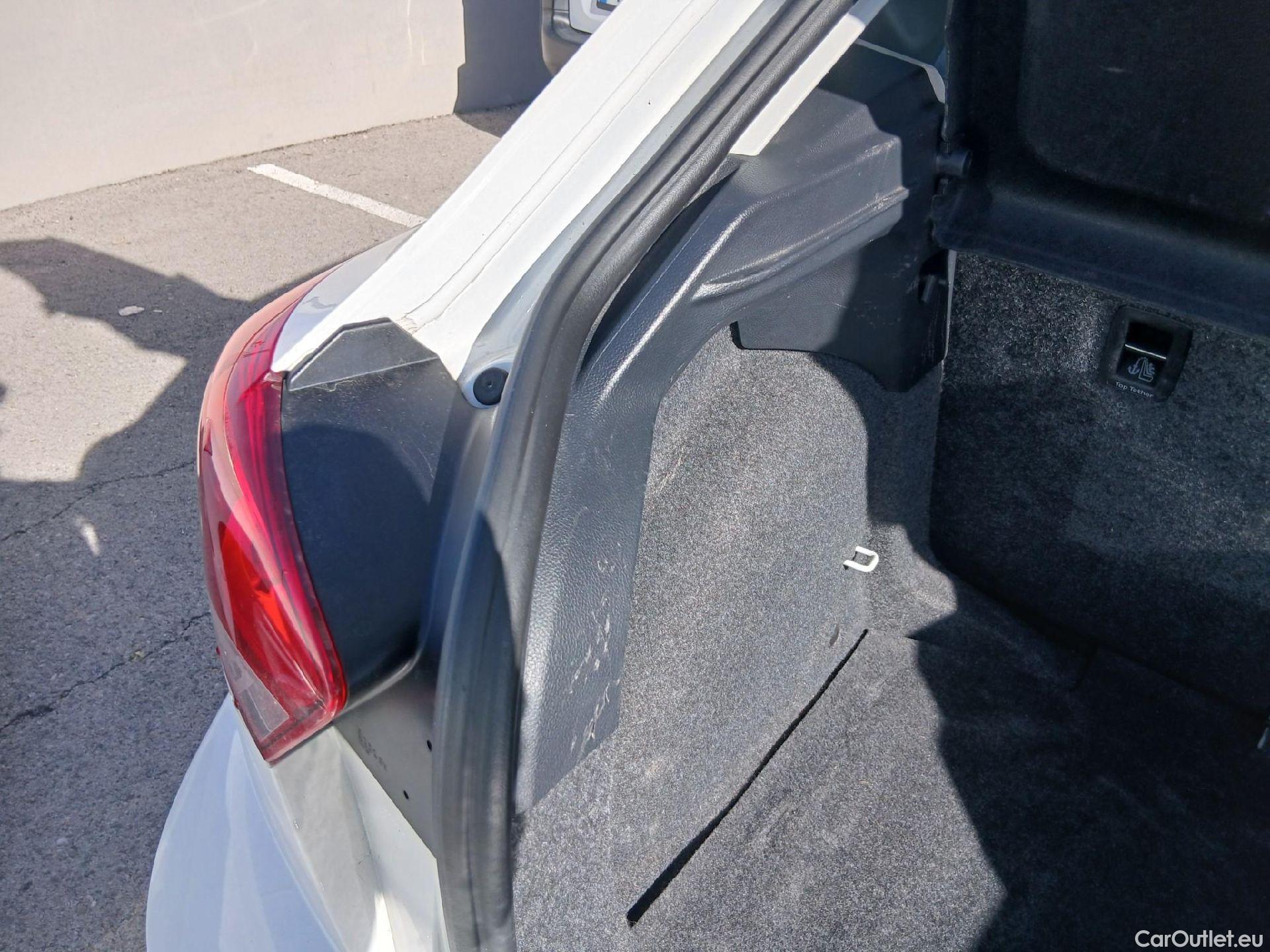  Seat  Ibiza SEAT  / 2017 / 5P / berlina con portón 1.0 MPI 59kW (80CV) Reference Plus(SP) #9